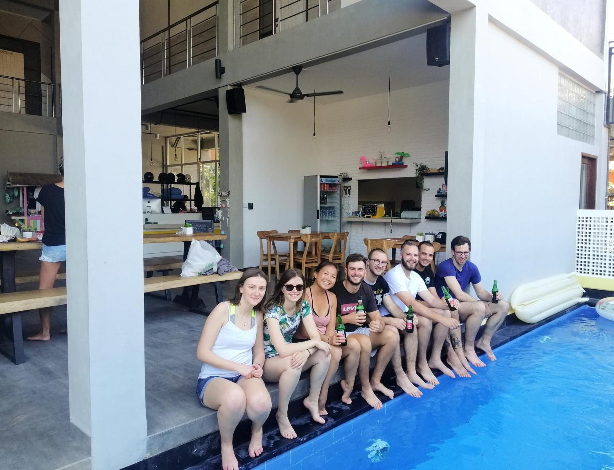 Hut Hostel *
