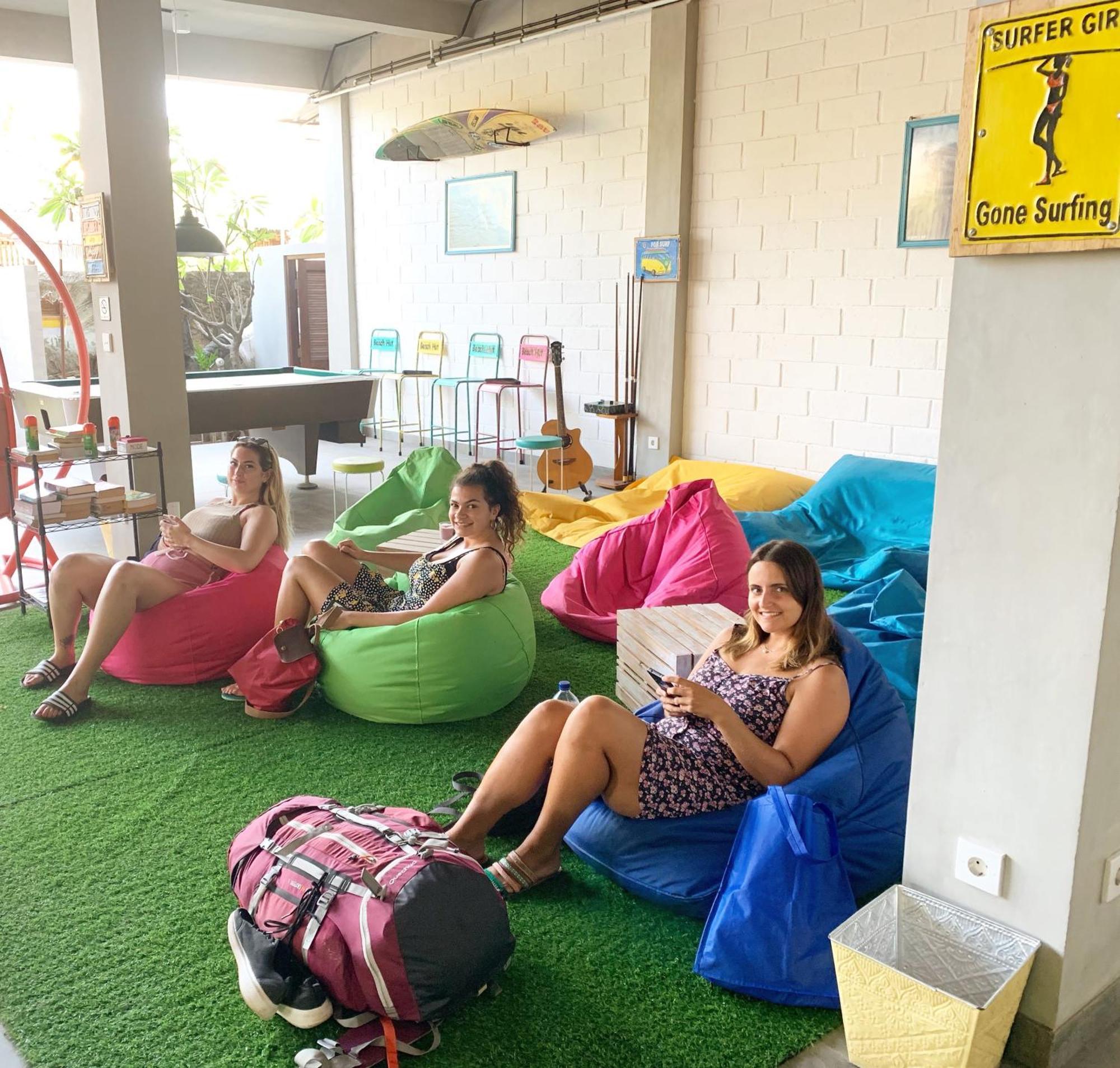 Hut Hostel *