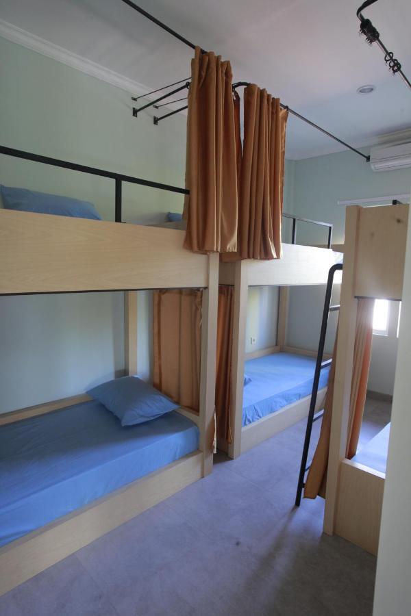 Hut Hostel