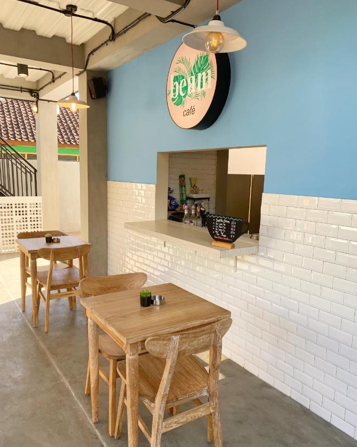 Hut Hostel