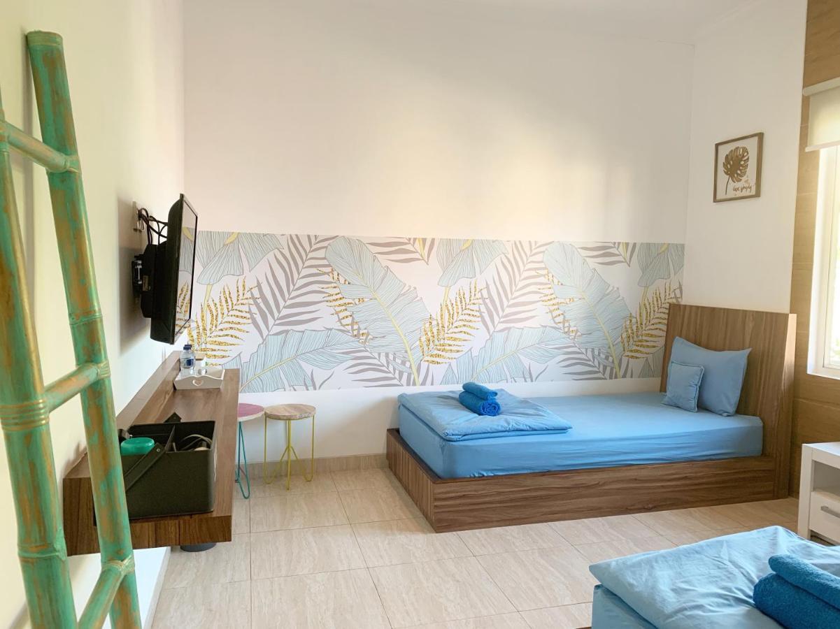 Hut Hostel
